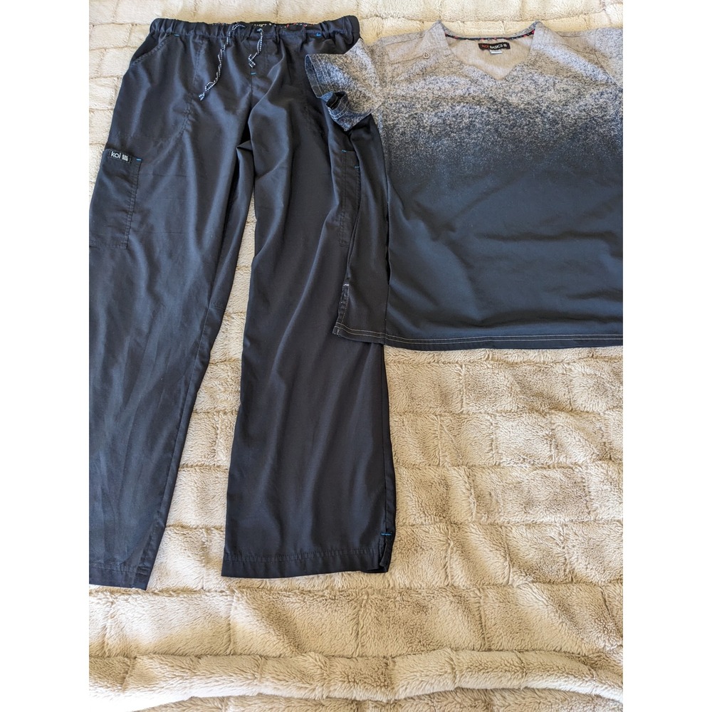 Koi Basics Women Ombre Scrub Set V-Neck Top Cargo Pants Black Large